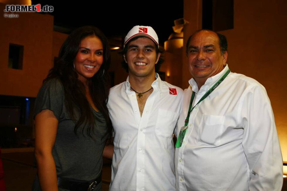 Foto zur News: Sergio Perez (Sauber) mit Schwester und Vater
