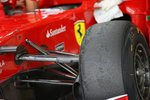 Foto zur News: Pirelli-Reifen an einem Ferrari