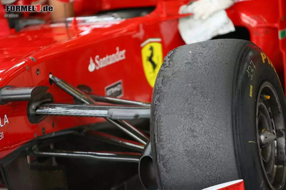 Foto zur News: Pirelli-Reifen an einem Ferrari