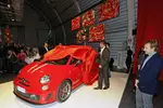 Gallerie: Testfahrer Luca Badoer bekommt zum Abschied einen FIAT 500 Tributo Ferrari geschenkt