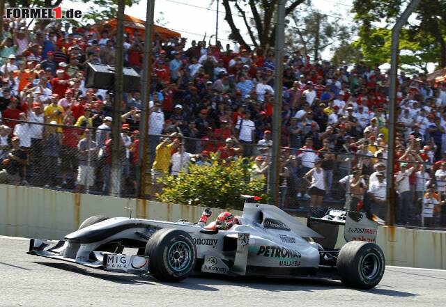 Foto zur News: 2010: Mercedes MGP W01  - Fahrer: Michael Schumacher, Nico Rosberg