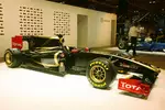 Foto zur News: Im schwarz-goldenen -Stil: die 2011er-Lackierung, präsentiert am 2010er-Renault