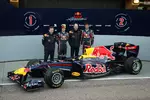 Foto zur News: Christian Horner (Teamchef), Sebastian Vettel (Red Bull), Adrian Newey (Technischer Direktor) und Mark Webber (Red Bull)