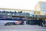 Foto zur News: Sebastian Vettel und Mark Webber (Red Bull) mit dem neuen Red Bull RB7