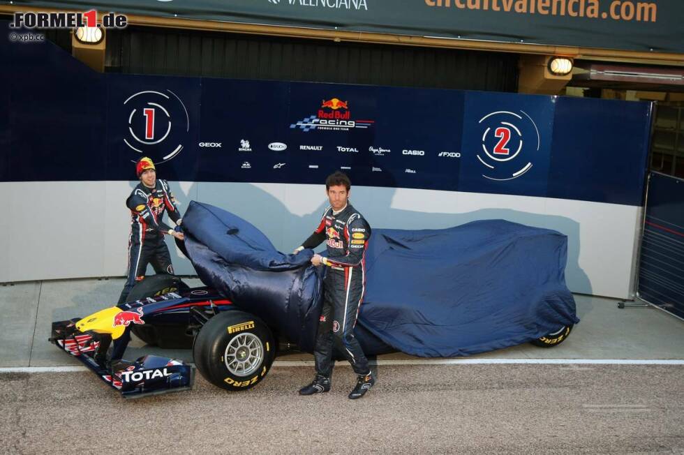 Foto zur News: Sebastian Vettel (Red Bull) und Mark Webber (Red Bull) enthüllen den Red Bull RB7