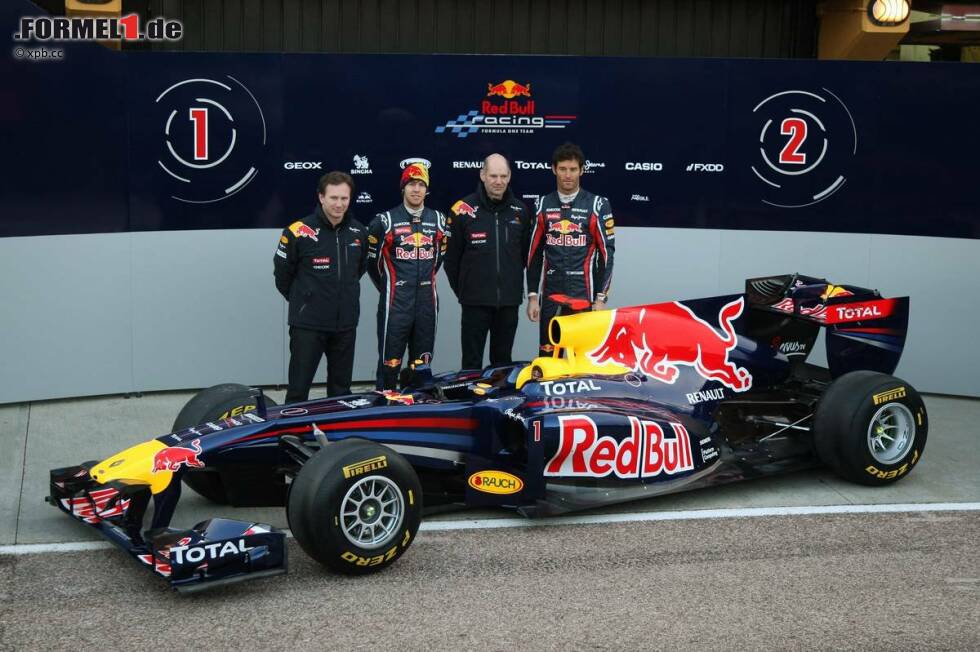 Foto zur News: Christian Horner (Teamchef), Sebastian Vettel (Red Bull), Adrian Newey (Technischer Direktor) und Mark Webber (Red Bull)