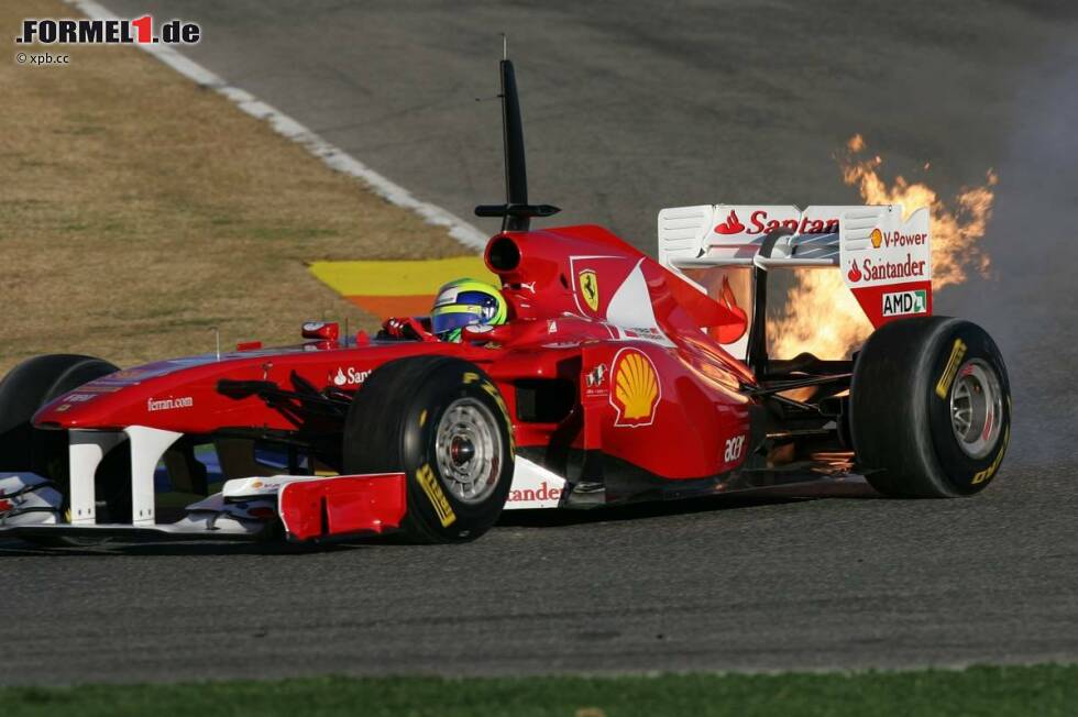 Foto zur News: Feuer aus dem Heck vom Ferrari von Felipe Massa