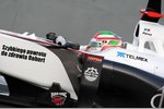 Foto zur News: Sergio Perez (Sauber) mit einer Grußbotschaft an Robert Kubica (Renault)