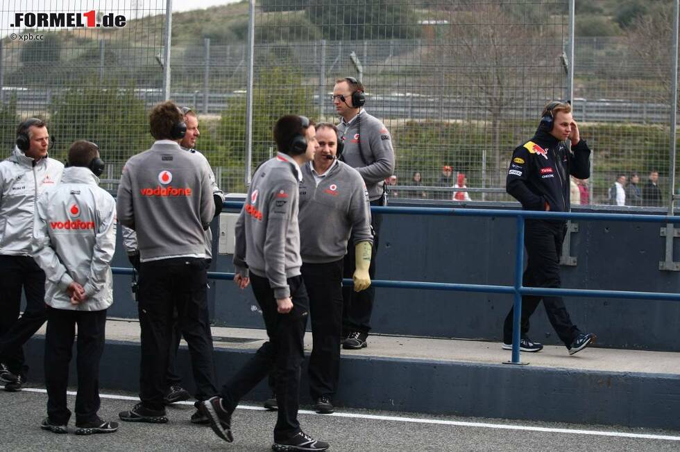 Foto zur News: Ein Red-Bull-Mechaniker spioniert bei McLaren