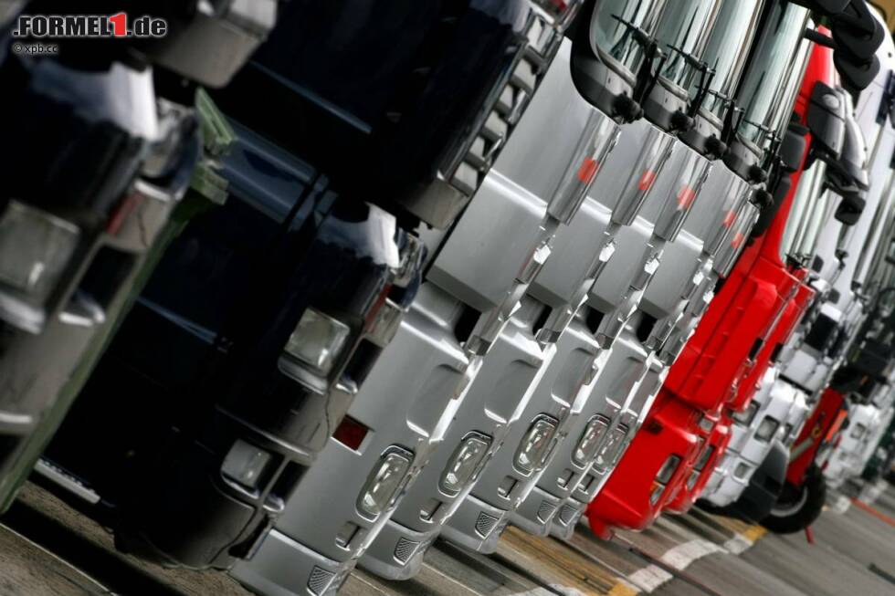 Foto zur News: Trucks im Fahrerlager
