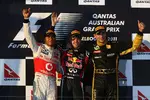 Gallerie: Lewis Hamilton (McLaren), Sebastian Vettel (Red Bull) und Witali Petrow (Renault) auf dem Siegerpodest