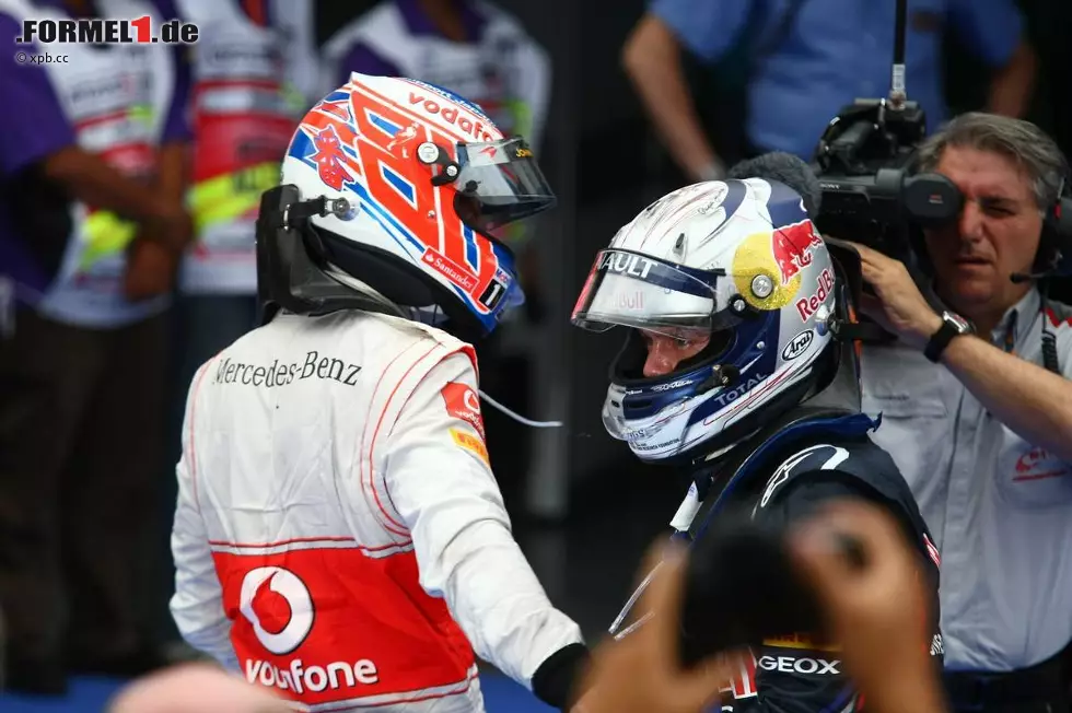 Foto zur News: Jenson Button (McLaren) und Sebastian Vettel (Red Bull)
