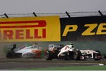Foto zur News: Sergio Perez (Sauber) kollidiert mit Adrian Sutil (Force India)