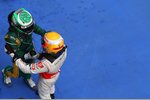 Foto zur News: Heikki Kovalainen (Lotus) und Lewis Hamilton (McLaren)