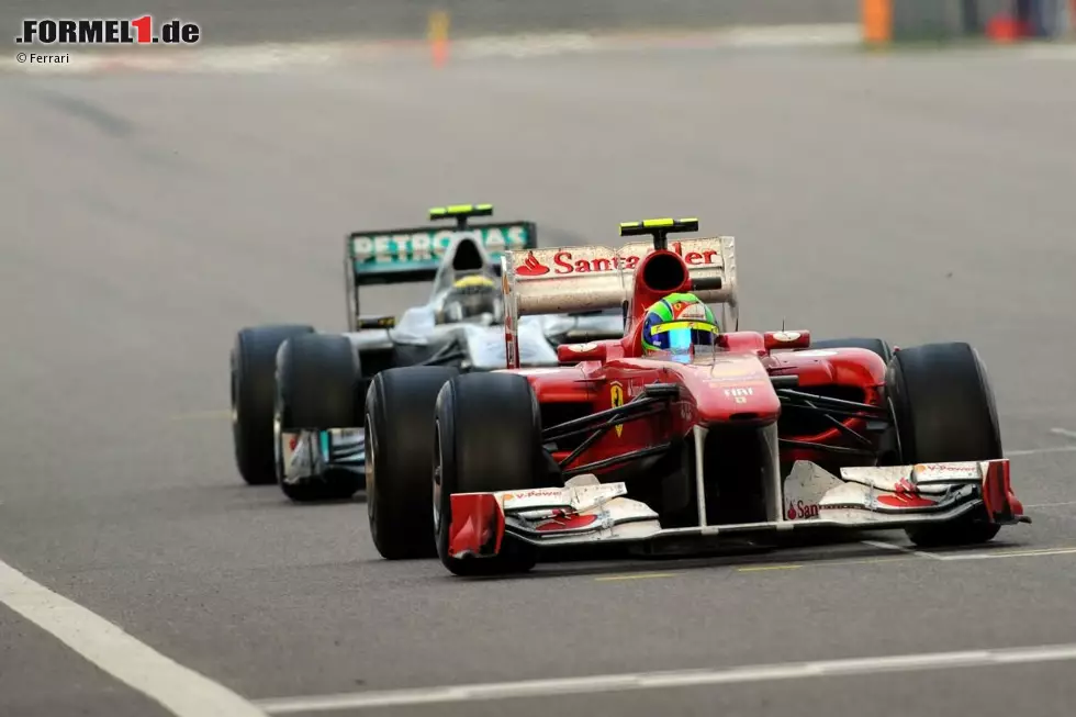 Foto zur News: Felipe Massa (Ferrari) und Nico Rosberg (Mercedes)