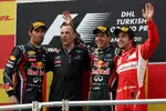 Foto zur News: Mark Webber (Red Bull), Sebastian Vettel (Red Bull) und Fernando Alonso (Ferrari)