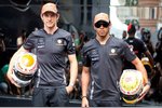 Foto zur News: Jenson Button (McLaren) und Lewis Hamilton (McLaren)