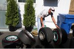 Foto zur News: Michael Schumacher (Mercedes) arbeitet sich durch das Reifensortiment