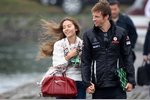 Foto zur News: Jenson Button (McLaren) und Freundin Jessica Michibata