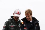 Foto zur News: Michael Schumacher (Mercedes) und Sebastian Vettel (Red Bull)