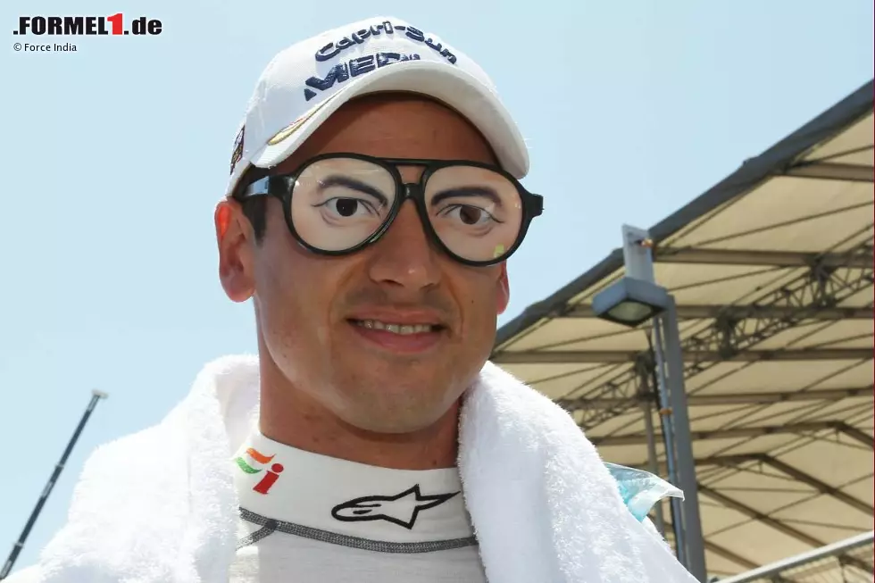 Foto zur News: Adrian Sutil (Force India) mit besonderer Brille