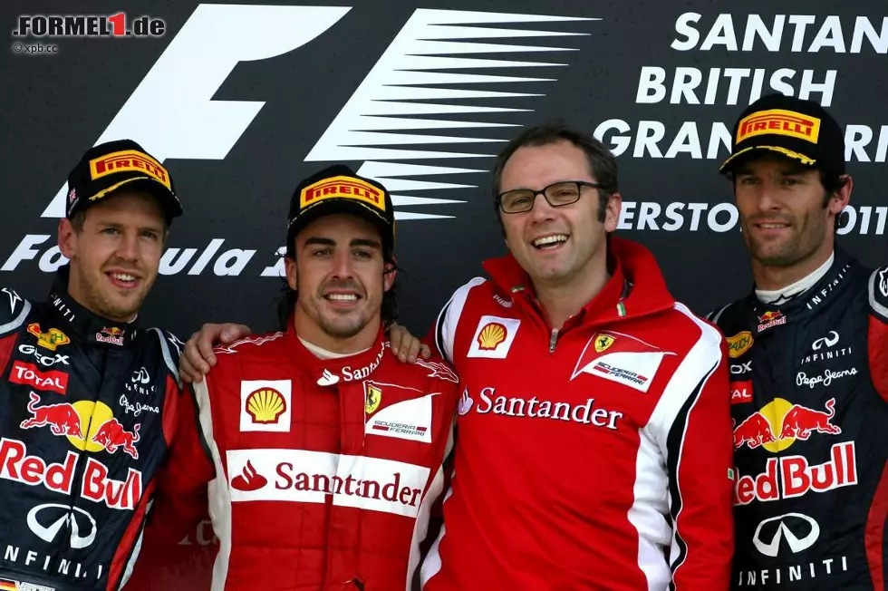 Sebastian Vettel (Red Bull), Fernando Alonso (Ferrari), Stefano Domenicali (Ferrari-Teamchef) und Mark Webber (Red Bull) Foto zur News: Sebastian Vettel (Red Bull), Fernando Alonso (Ferrari), Stefano Domenicali (Ferrari-Teamchef) und Mark Webber (Red Bull)