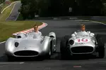 Foto zur News: Michael Schumacher (Mercedes) Nico Rosberg (Mercedes)