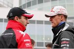 Foto zur News: Timo Glock (Marussia-Virgin) und Michael Schumacher (Mercedes)