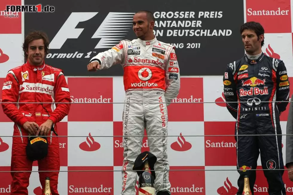 Foto zur News: Fernando Alonso (Ferrari) Lewis Hamilton (McLaren) Mark Webber (Red Bull)