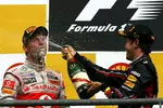 Foto zur News: Jenson Button (McLaren) und Sebastian Vettel (Red Bull)