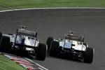 Foto zur News: Rubens Barrichello (Williams) und Kamui Kobayashi (Sauber)