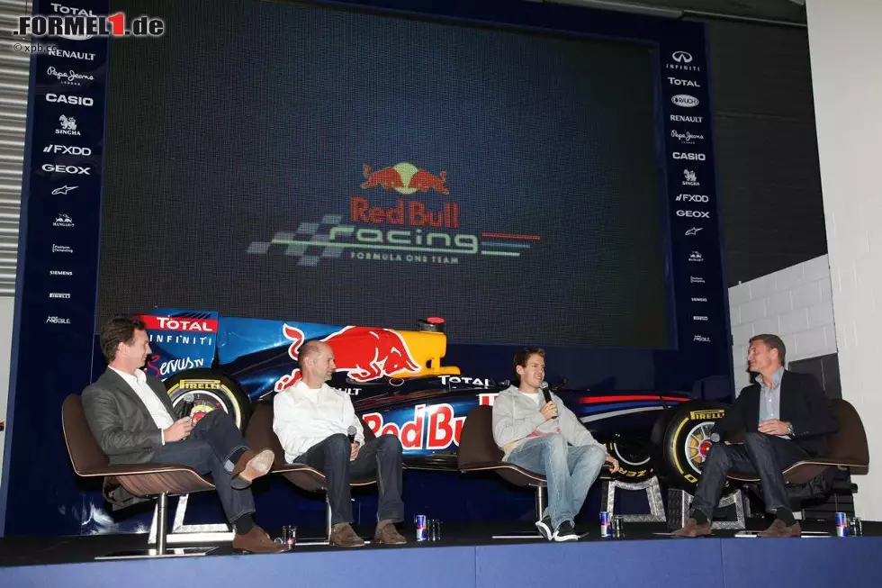 Christian Horner (Teamchef), Adrian Newey (Technischer Direktor), Sebastian Vettel und David Coulthard Foto zur News: Christian Horner (Teamchef), Adrian Newey (Technischer Direktor), Sebastian Vettel und David Coulthard