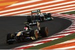Foto zur News: Jarno Trulli (Lotus) und Nico Rosberg (Mercedes)