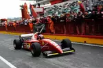 Foto zur News: Gerhard Berger im Ferrari 412 T2