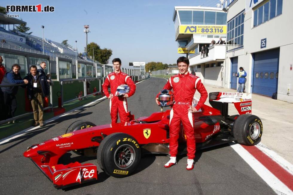 Foto zur News: Michael Lewis und Sergio Campana (Ferrari)