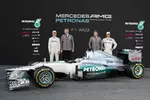 Foto zur News: Nico Rosberg, Ross Brawn, Norbert Haug, Micheal Schumacher und der neue Mercedes F1 W03