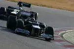 Foto zur News: Pastor Maldonado (Williams) vor Heikki Kovalainen (Caterham)