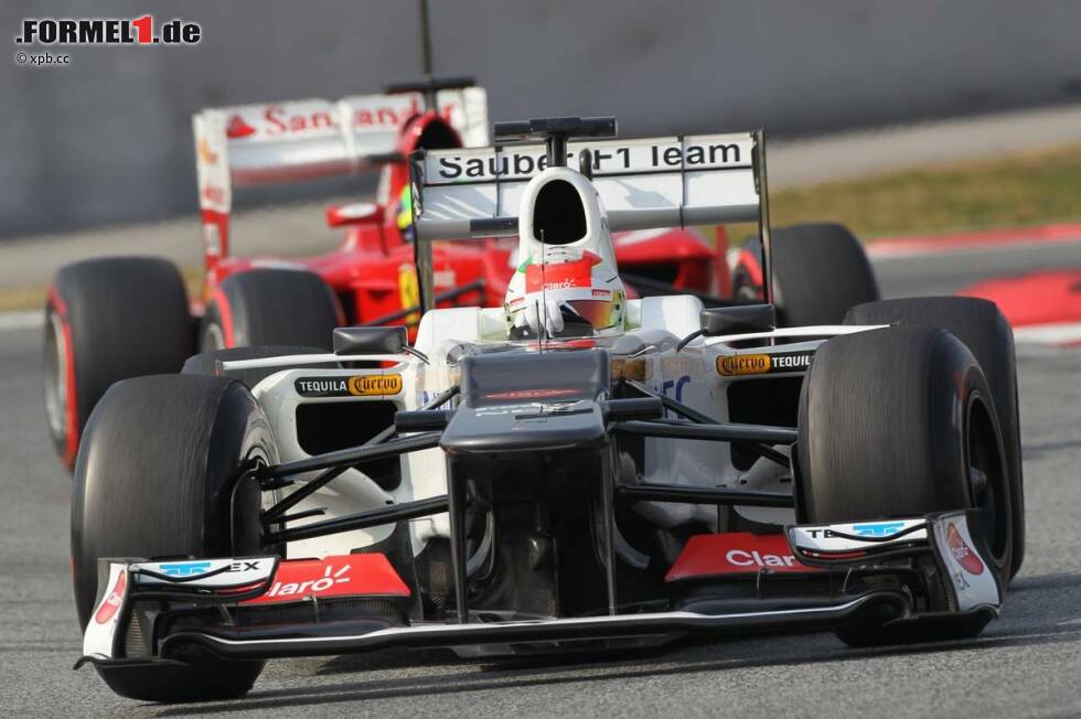Foto zur News: Felipe Massa (Ferrari) Sergio Perez (Sauber)