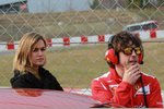 Foto zur News: Fernando Alonso (Ferrari) mit Carmen Jorda