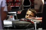 Foto zur News: Sitzprobe am Donnerstag: Jenson Button in seinem McLaren-Mercedes MP4-27