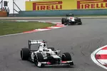 Foto zur News: Kamui Kobayashi (Sauber) Narain Karthikeyan (HRT)