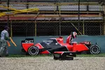 Gallerie: Timo Glock (Marussia) hatte bei diesem Unfall Glü+ck und blieb unverletzt