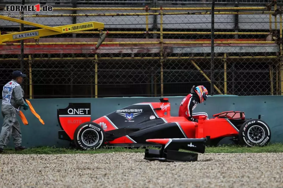 Foto zur News: Timo Glock (Marussia) hatte bei diesem Unfall Glü+ck und blieb unverletzt