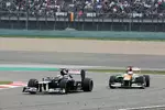 Foto zur News: Pastor Maldonado (Williams) vor Paul di Resta (Force India)