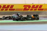 Foto zur News: Nico Rosberg (Mercedes) und Witali Petrow (Caterham)