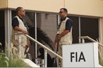 Foto zur News: Security-Mitarbeiter vor dem FIA-Motorhome