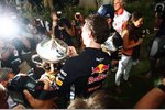 Foto zur News: Christian Horner (Teamchef) und Sebastian Vettel (Red Bull)