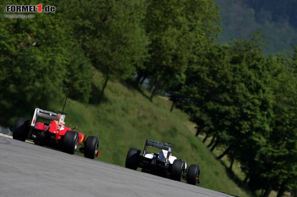 Foto zur News: Felipe Massa (Ferrari) Kamui Kobayashi (Sauber)