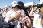 Foto zur News: Carlos Slim, der reichste Mann der Welt, gratuliert Sergio Perez (Sauber)