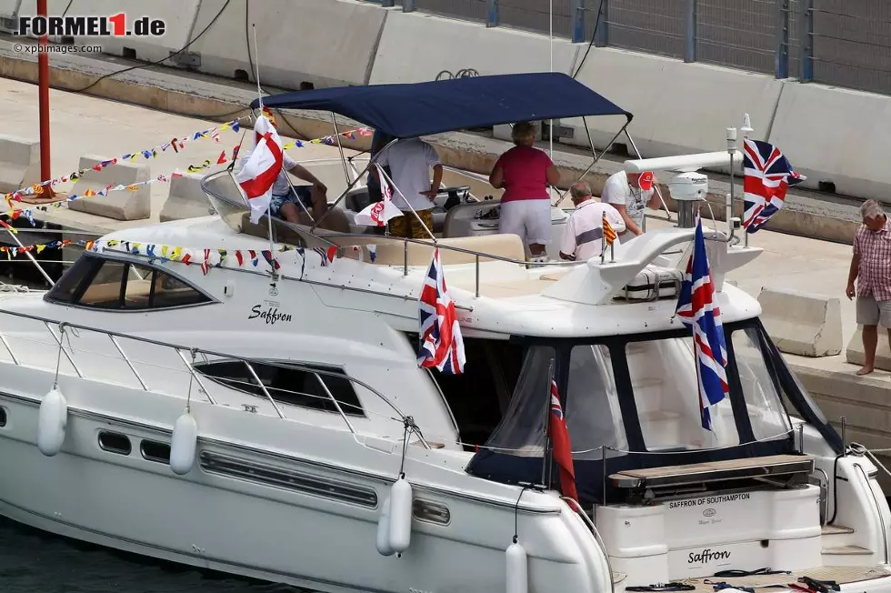 Die Jachten im Hafen von Valencia werden am Formel-1-Wochenende von Jahr zu Jahr etwas zahlreicher. Foto zur News: Die Jachten im Hafen von Valencia werden am Formel-1-Wochenende von Jahr zu Jahr etwas zahlreicher.
